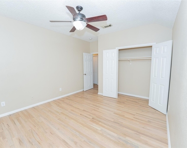 669 Nottingham Drive - Photo Thumbnail 4