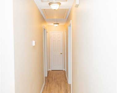 669 Nottingham Drive - Photo Thumbnail 10
