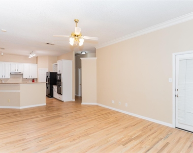 669 Nottingham Drive - Photo Thumbnail 8