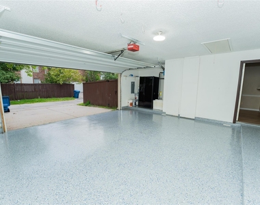 669 Nottingham Drive - Photo Thumbnail 13