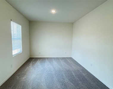 26 Glen Crossings - Photo Thumbnail 23