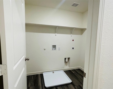 26 Glen Crossings - Photo Thumbnail 25