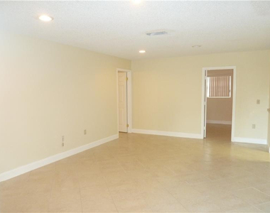 9616 Nw 26th Place - Photo Thumbnail 2