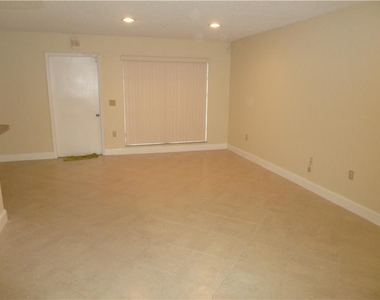 9616 Nw 26th Place - Photo Thumbnail 9