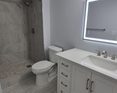 345 Wellington H - Photo Thumbnail 3