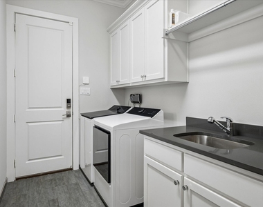 5434 Martel Avenue - Photo Thumbnail 11
