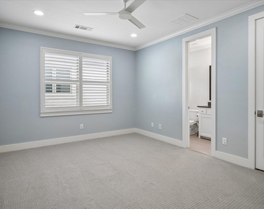 5434 Martel Avenue - Photo Thumbnail 15