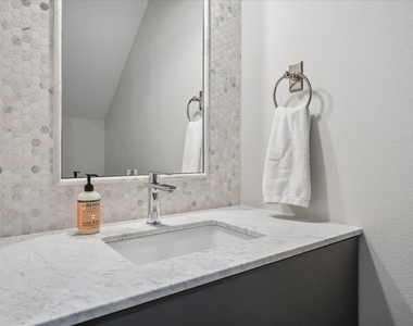 5434 Martel Avenue - Photo Thumbnail 4