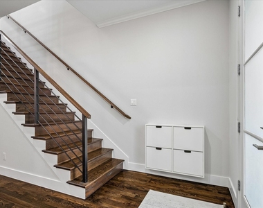 5434 Martel Avenue - Photo Thumbnail 1