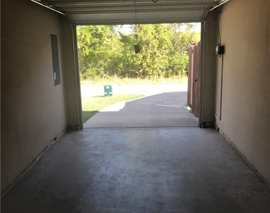2245 Colby Lane - Photo Thumbnail 15