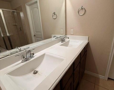 2245 Colby Lane - Photo Thumbnail 9