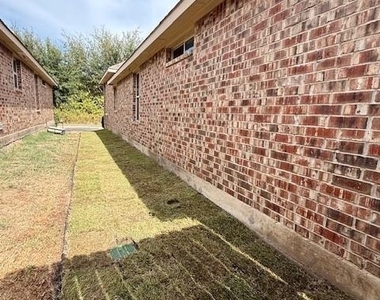 2245 Colby Lane - Photo Thumbnail 17