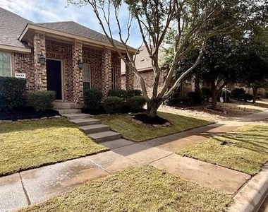 2245 Colby Lane - Photo Thumbnail 2