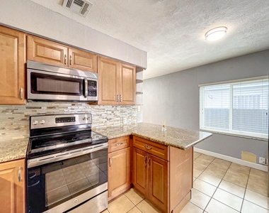 2649 Johnson Street - Photo Thumbnail 9