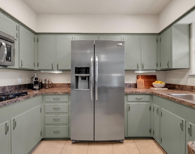 1815 Oates Drive - Photo Thumbnail 9