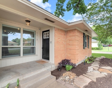 1815 Oates Drive - Photo Thumbnail 2