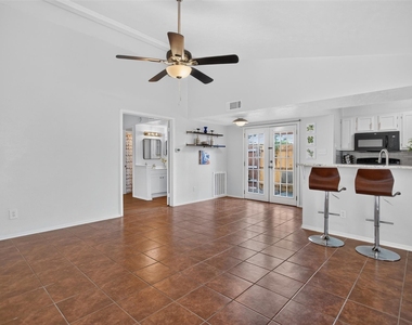 303 Liberty Place - Photo Thumbnail 2