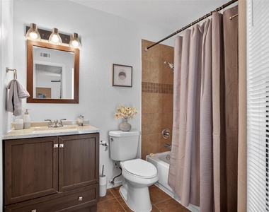 303 Liberty Place - Photo Thumbnail 11