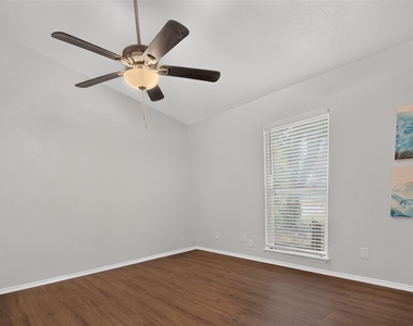 303 Liberty Place - Photo Thumbnail 5