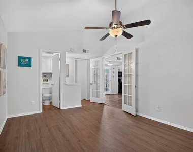 303 Liberty Place - Photo Thumbnail 6