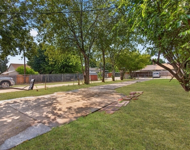 303 Liberty Place - Photo Thumbnail 13