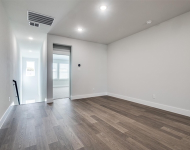 8821 Enclave Way - Photo Thumbnail 16