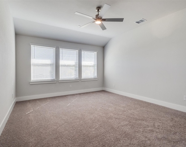 8821 Enclave Way - Photo Thumbnail 11