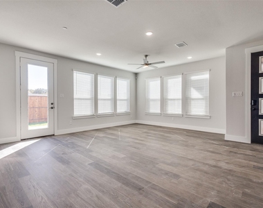 8821 Enclave Way - Photo Thumbnail 7