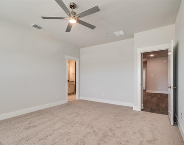 8821 Enclave Way - Photo Thumbnail 12