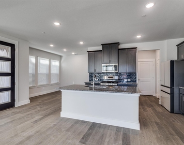8821 Enclave Way - Photo Thumbnail 4