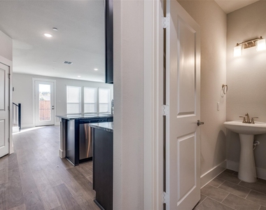 8821 Enclave Way - Photo Thumbnail 10