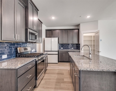 8821 Enclave Way - Photo Thumbnail 6
