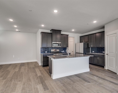 8821 Enclave Way - Photo Thumbnail 5