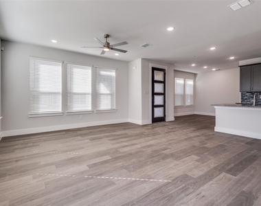 8821 Enclave Way - Photo Thumbnail 8
