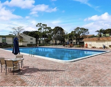 4140 Nw 90th Avenue - Photo Thumbnail 2