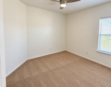 6344 Ferncreek Lane - Photo Thumbnail 14
