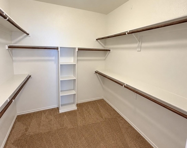 6344 Ferncreek Lane - Photo Thumbnail 13