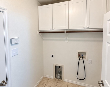 6344 Ferncreek Lane - Photo Thumbnail 15
