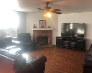 4309 Mayberry Lane - Photo Thumbnail 4