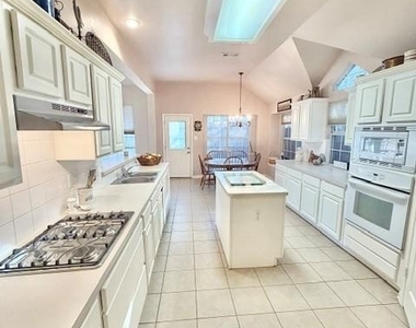 2508 Kariba Lane - Photo Thumbnail 6
