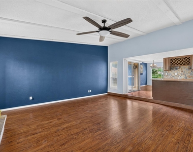 3812 Walnut Drive - Photo Thumbnail 4