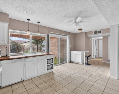 3812 Walnut Drive - Photo Thumbnail 12