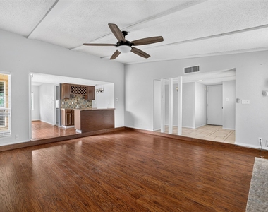 3812 Walnut Drive - Photo Thumbnail 8
