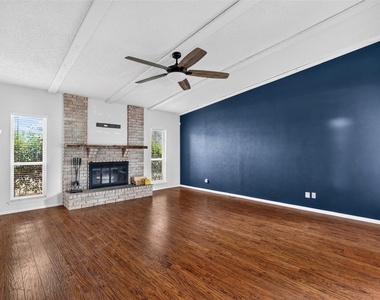 3812 Walnut Drive - Photo Thumbnail 5