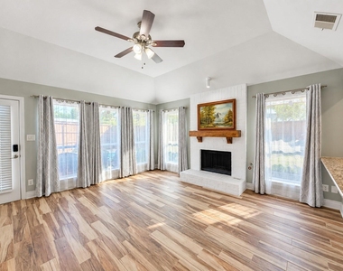 1123 Emily Lane - Photo Thumbnail 6