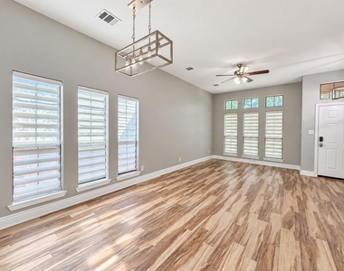 1123 Emily Lane - Photo Thumbnail 4