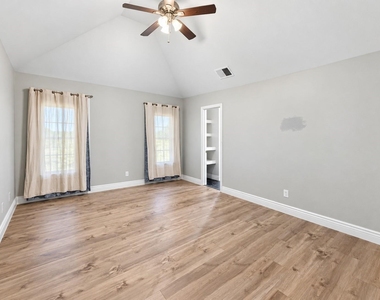 1123 Emily Lane - Photo Thumbnail 18