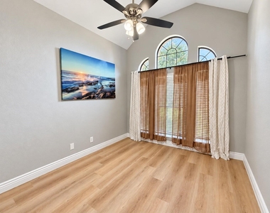 1123 Emily Lane - Photo Thumbnail 14