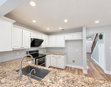 1123 Emily Lane - Photo Thumbnail 9