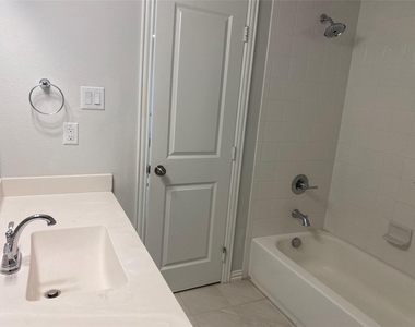 409 Caddo Ridge Lane - Photo Thumbnail 32